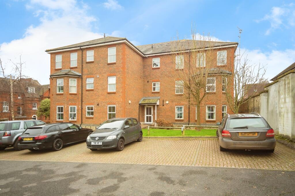 2 bedroom apartment for sale in Buckland Road, Maidstone, ME16