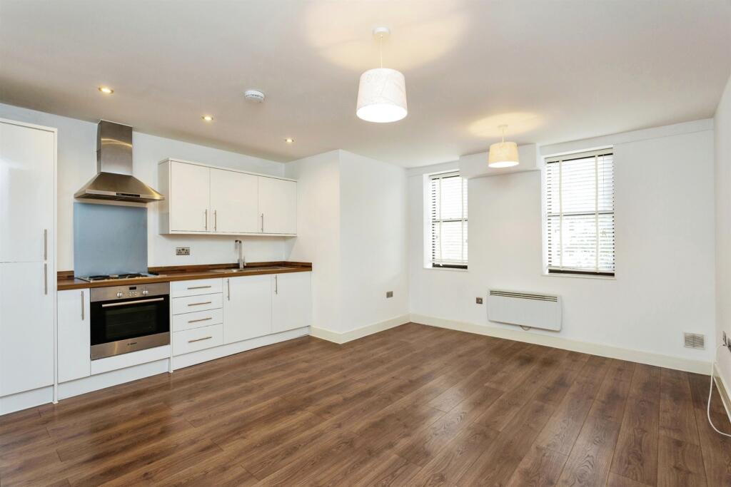 2 bedroom apartment for sale in Romney Place, Maidstone, ME15