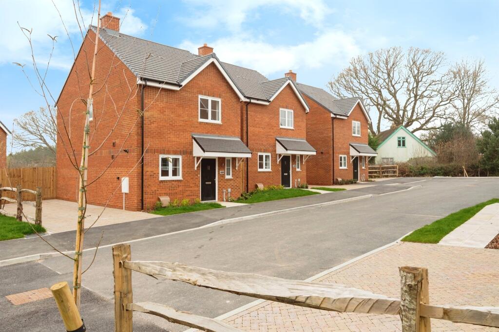 2 bedroom detached house for sale in The Willows, Horam, Heathfield, TN21