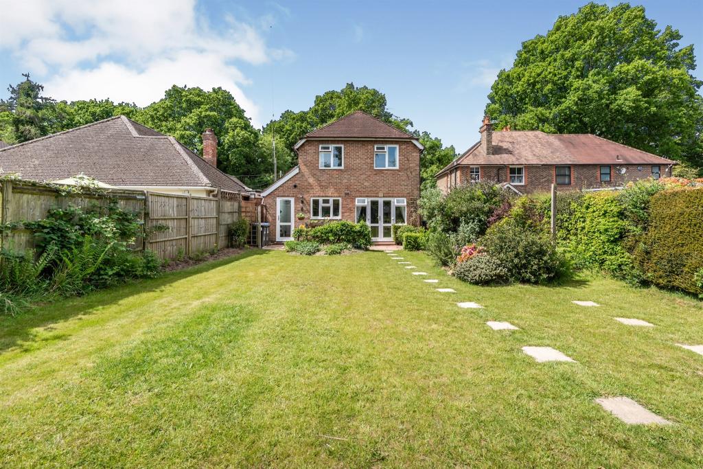 4 bedroom detached house for sale in Turners Hill Road, Crawley Down