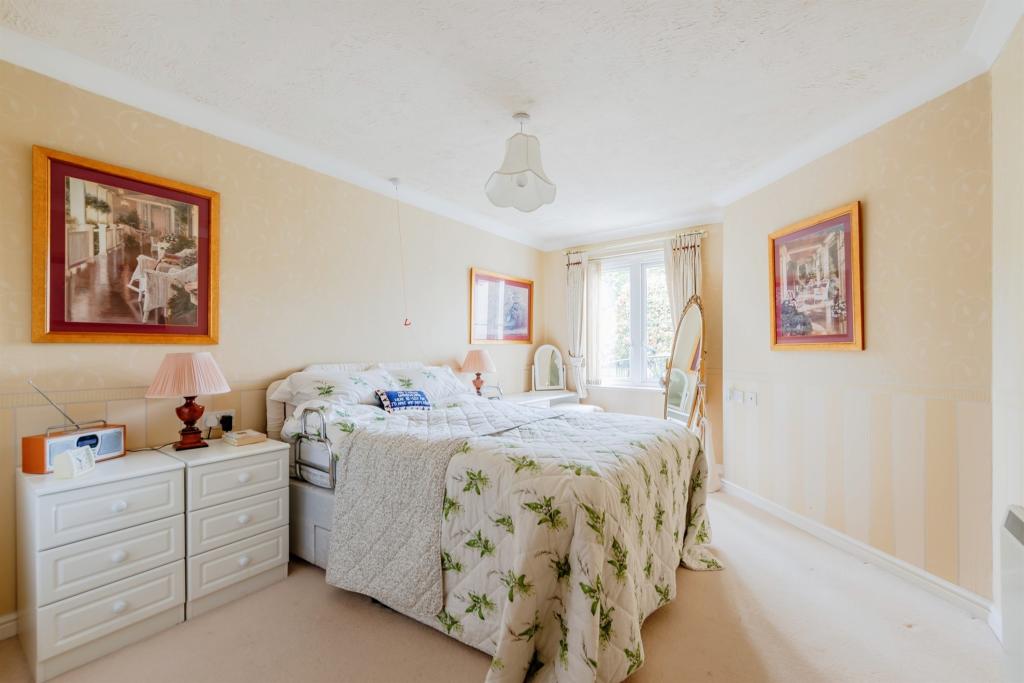 1 bedroom retirement property for sale in Fairfield Road, East Grinstead, RH19