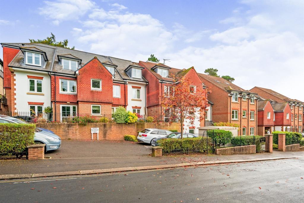1 bedroom retirement property for sale in Fairfield Road, East Grinstead, RH19