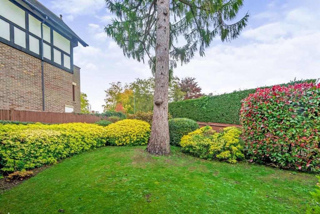 1 bedroom retirement property for sale in Fairfield Road, East Grinstead, RH19