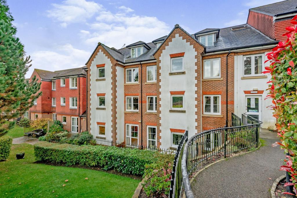 1 bedroom retirement property for sale in Fairfield Road, East Grinstead, RH19