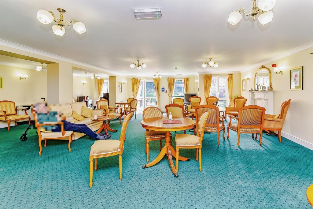 2 bedroom retirement property for sale in High Street, Edenbridge, TN8