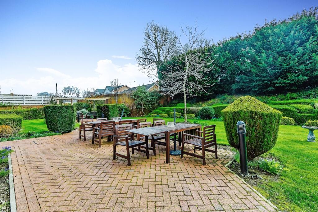 2 bedroom retirement property for sale in High Street, Edenbridge, TN8