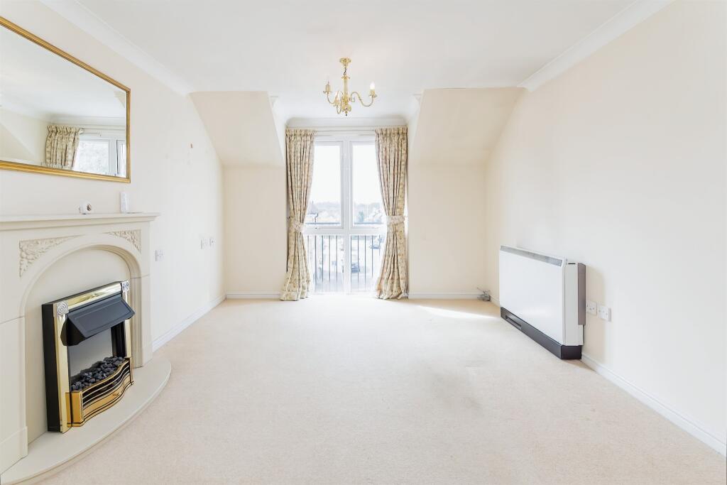 2 bedroom retirement property for sale in High Street, Edenbridge, TN8