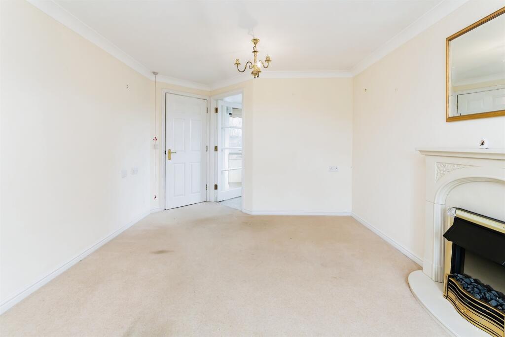 2 bedroom retirement property for sale in High Street, Edenbridge, TN8