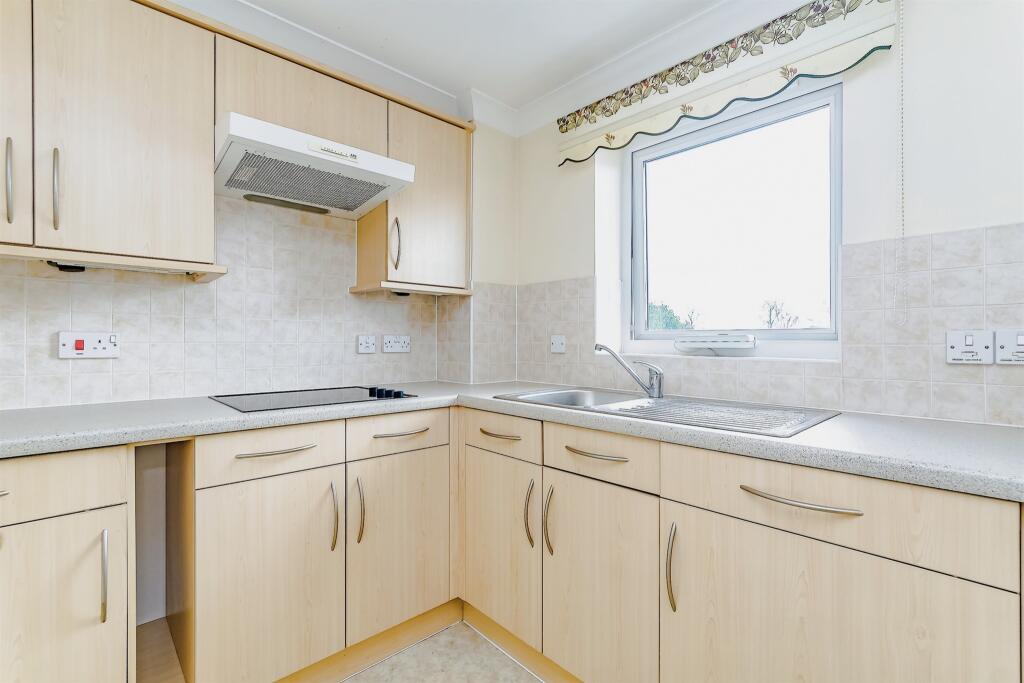 2 bedroom retirement property for sale in High Street, Edenbridge, TN8