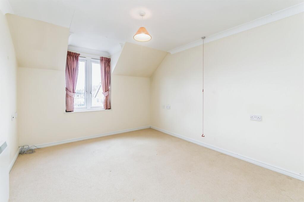 2 bedroom retirement property for sale in High Street, Edenbridge, TN8