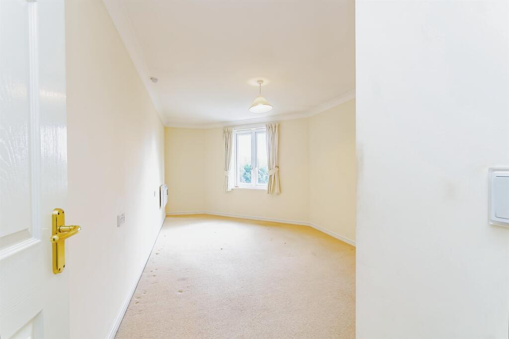 2 bedroom retirement property for sale in High Street, Edenbridge, TN8