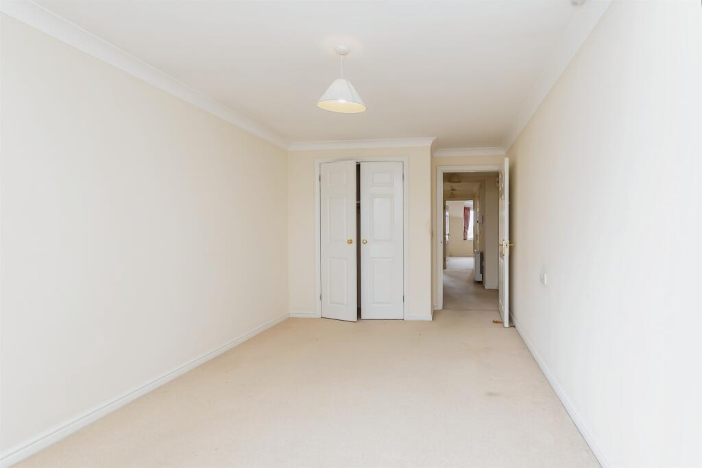 2 bedroom retirement property for sale in High Street, Edenbridge, TN8