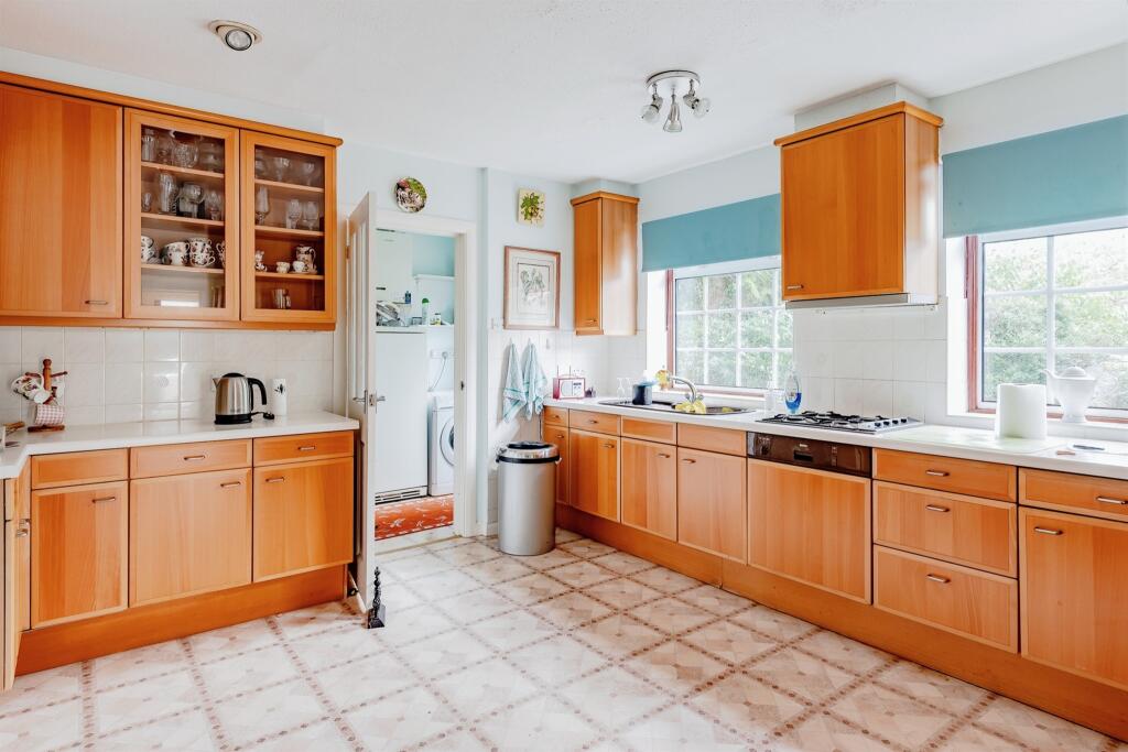 3 bedroom cottage for sale in Lewes Road, East Grinstead, RH19