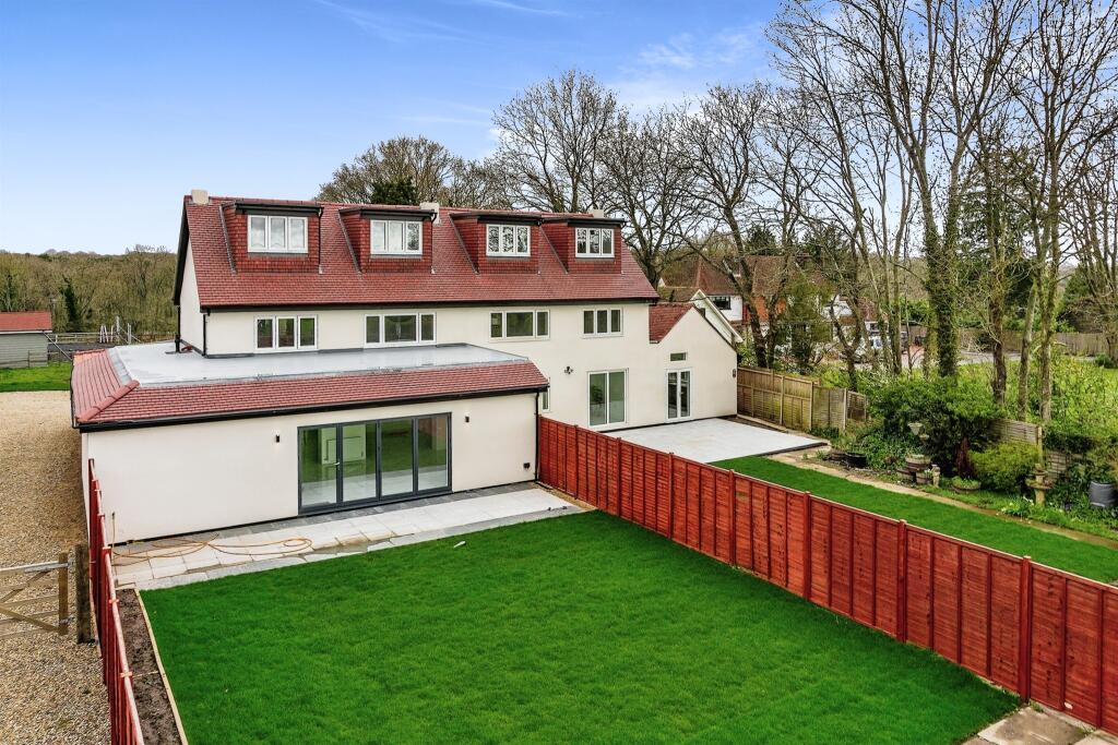 5 bedroom semidetached house for sale in Holtye Road, East Grinstead, RH19