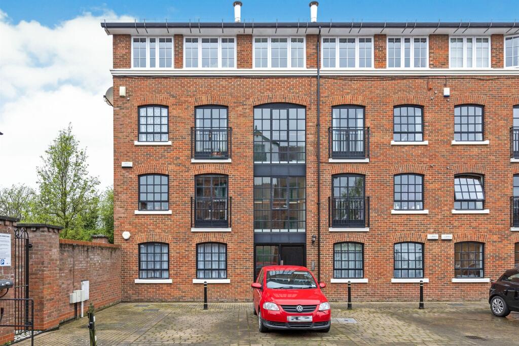 2 bedroom apartment for sale in Holters Mill, Canterbury, CT2