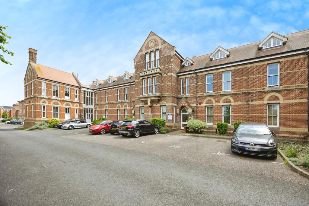 2 bedroom flat for sale in George Roche Road, Canterbury, CT1