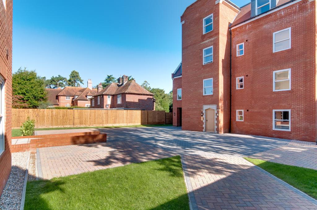 1 bedroom flat for sale in New Dover Road, Canterbury, CT1