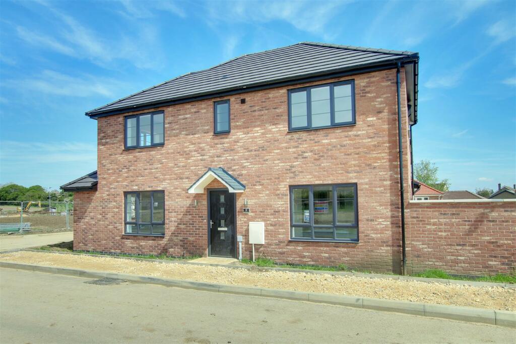 4 bedroom detached house for sale in East Newlands, Somersham, PE28