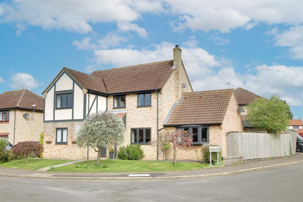 4 bedroom detached house for sale in Hammond Way, Somersham, PE28