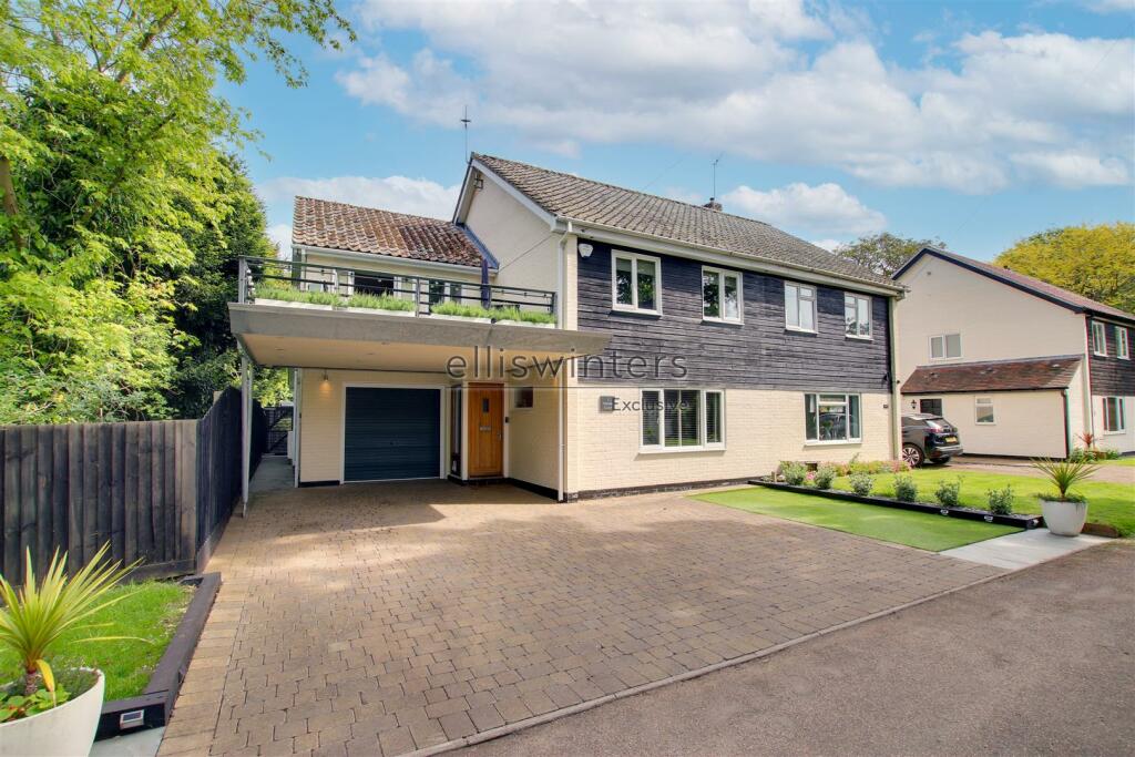 4 bedroom semidetached house for sale in Norman Court, Hemingford Grey