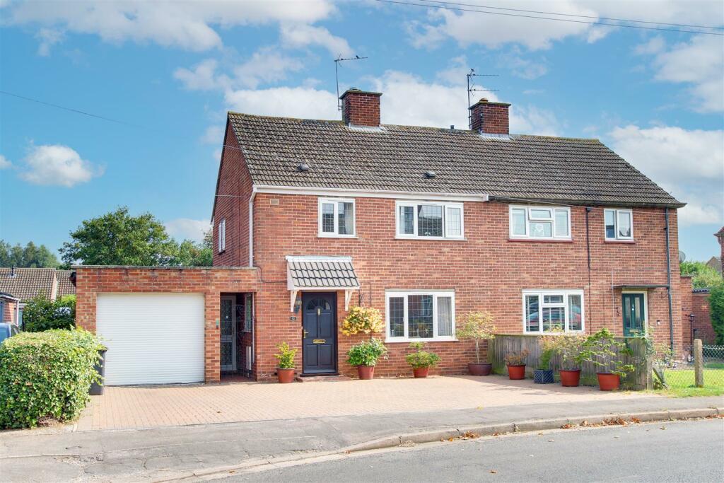 3 Bedroom Semi Detached House For Sale In Feoffees Road Somersham Pe28