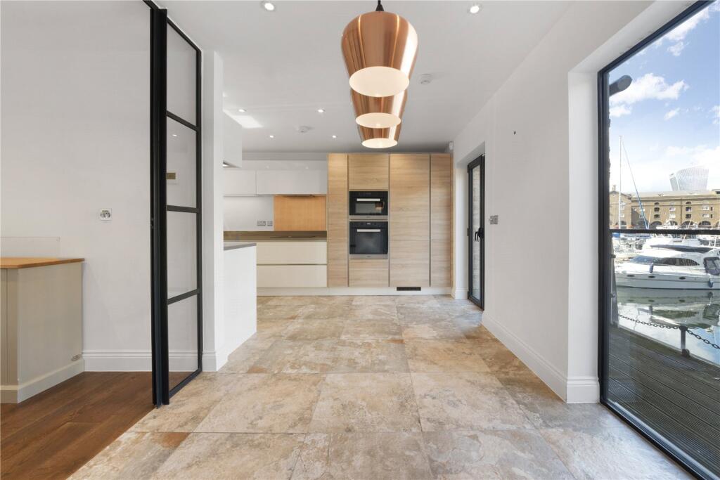 Main image of property: Mews Street, London, E1W