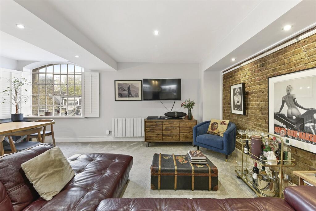 Main image of property: Dundee Court, 73 Wapping High Street, London, E1W