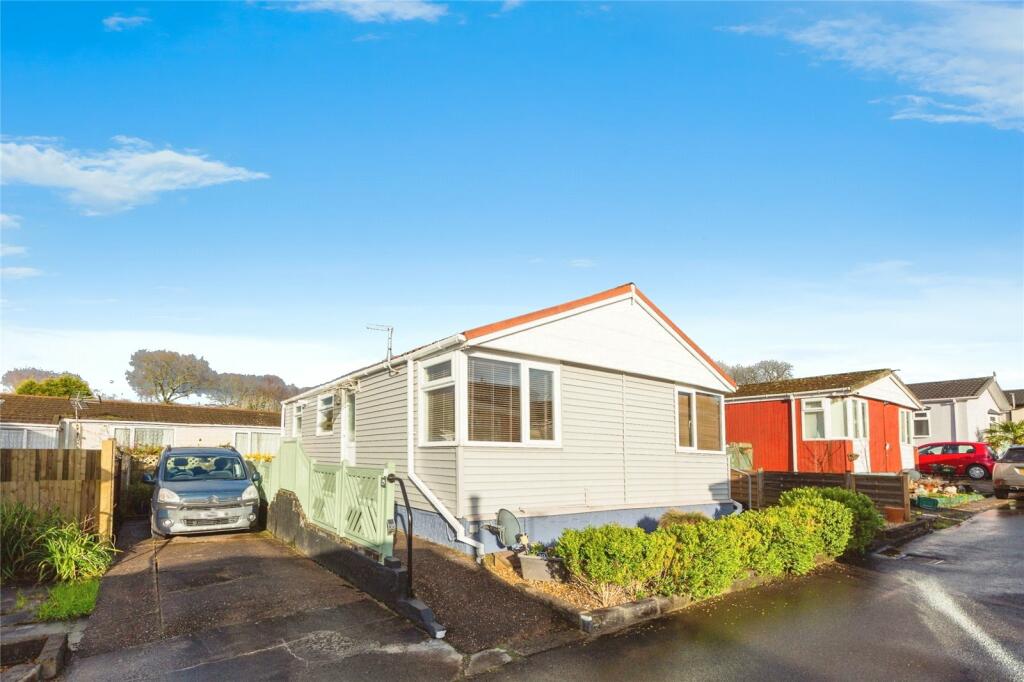 2 bedroom property for sale in Oak Drive, Woodland Park, Waunarlwydd, Swansea, SA5