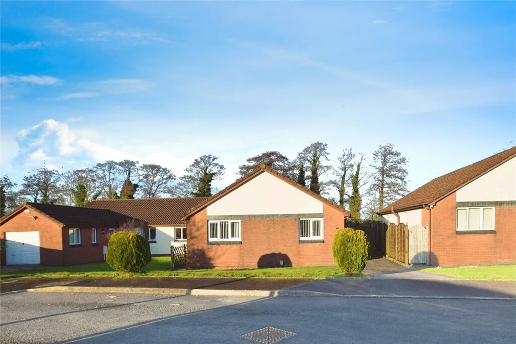 3 bedroom bungalow for sale in Clos Gwernen, Gowerton, Swansea, SA4