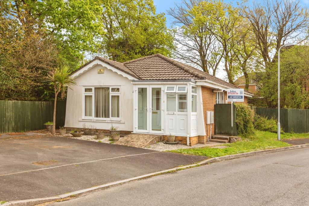Main image of property: Maes-y-Celyn, Three Crosses, Swansea, SA4