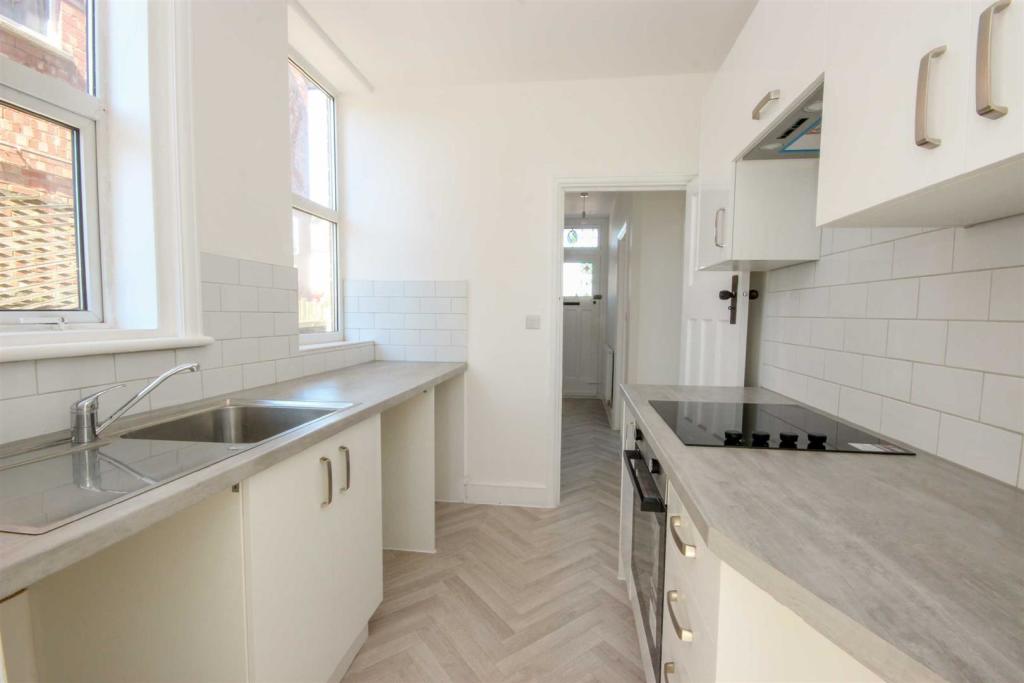 3 bedroom semidetached house for sale in Upper Queen Street, Rushden, NN10
