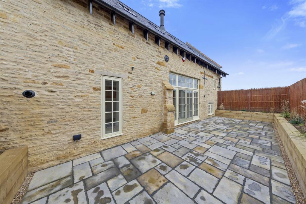 4 bedroom detached house for sale in High Street, Irchester., NN29