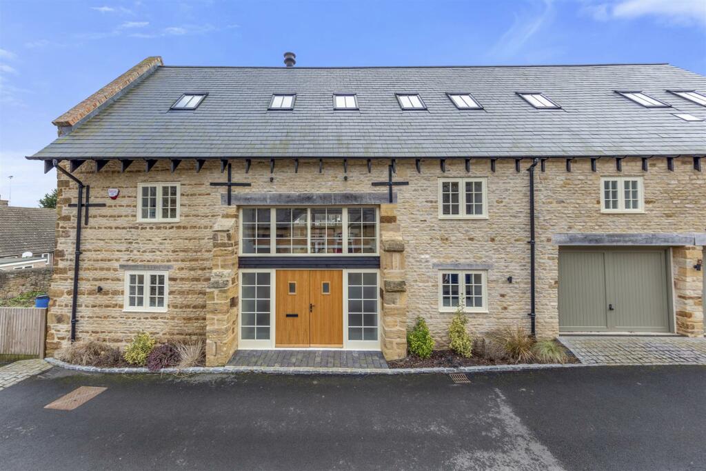 4 bedroom detached house for sale in High Street, Irchester., NN29