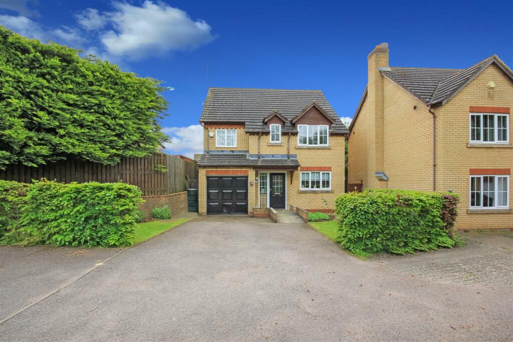 4 bedroom detached house for sale in Fitzwilliam Leys, Higham Ferrers ...