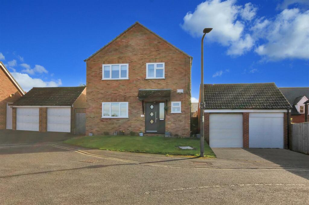 4 bedroom detached house for sale in Brook Farm Close, Wymington