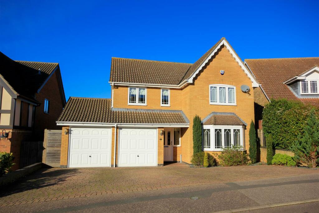 4 bedroom detached house for sale in Carmarthen Way, Rushden, NN10