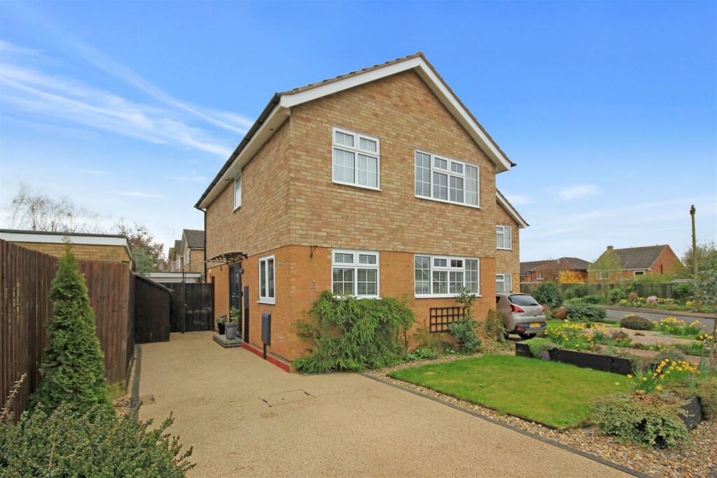4 bedroom detached house for sale in Peverel Close, Higham Ferrers, NN10