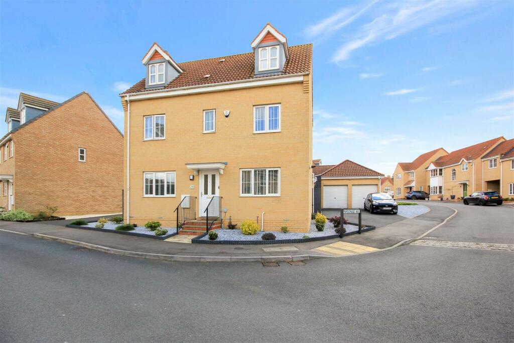 5 bedroom detached house for sale in Vicarage Road, Rushden, NN10