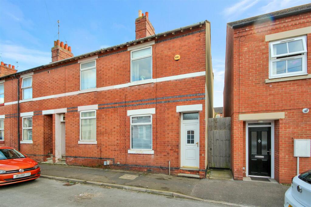 2 bedroom end of terrace house for sale in Sartoris Road, Rushden, NN10