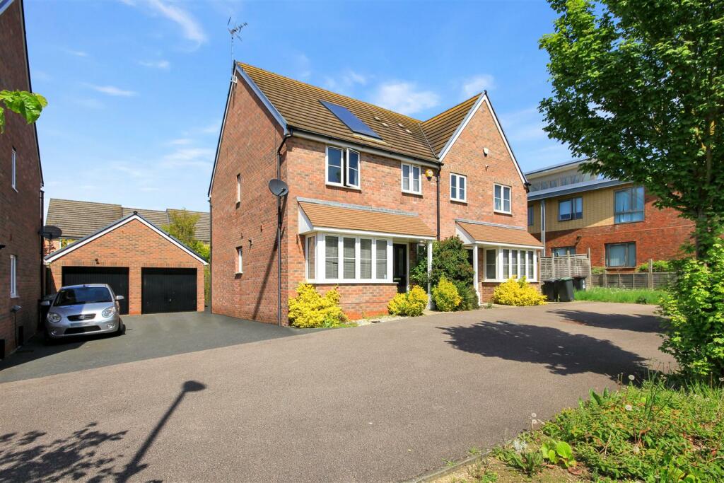 3 bedroom semidetached house for sale in Alnwick Close, Rushden, NN10
