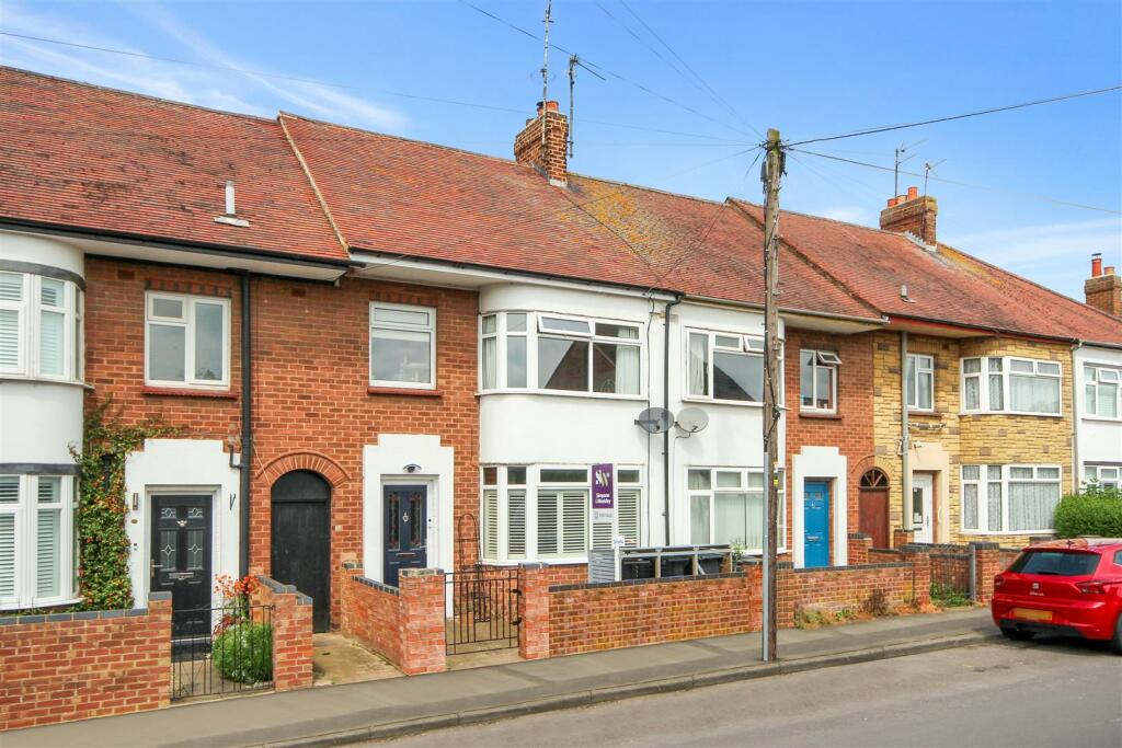 3 bedroom terraced house for sale in Westfields Terrace, Higham Ferrers