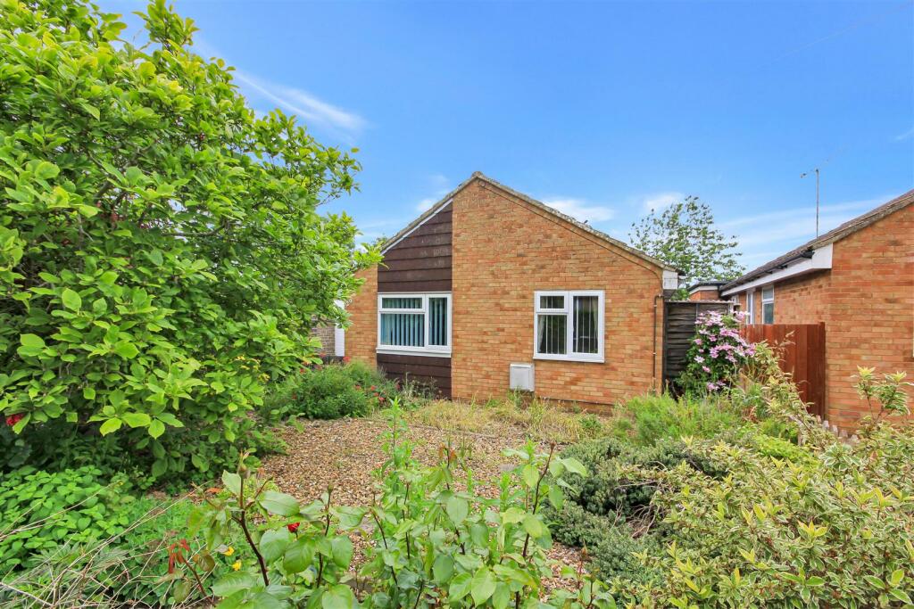 2 bedroom detached bungalow for sale in Hayden Road, Rushden, NN10