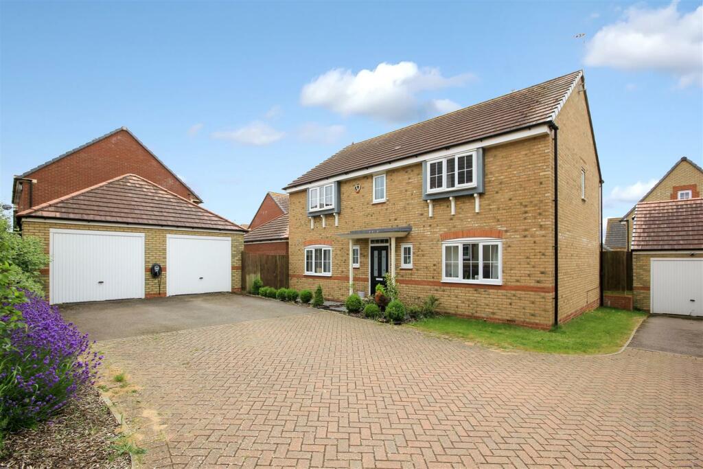 4 bedroom detached house for sale in Carmichael Close, Rushden, NN10
