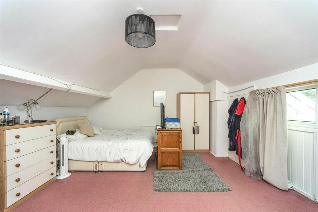 4 bedroom terraced house for sale in Parc Wern Road, Sketty, Swansea, SA2