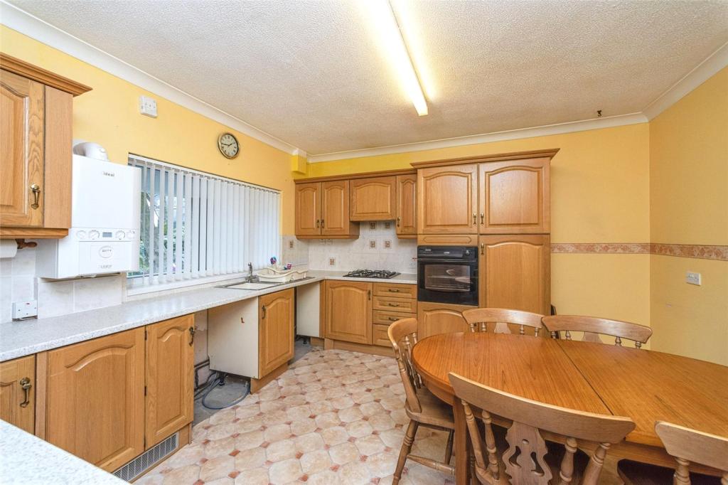 2 bedroom flat for sale in Runnymede, Sketty, Abertawe, Runnymede, SA2