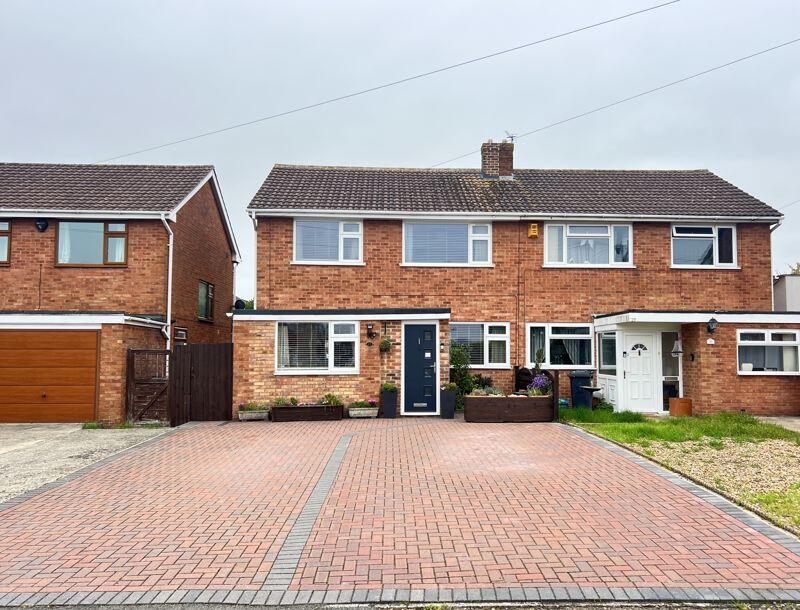 Main image of property: 27 Little Normans, Longlevens, Gloucester, GL2 0EH