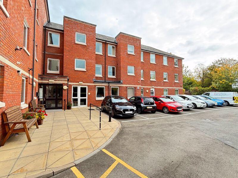Main image of property: Flat 8, Cathedral Court, London Road, Gloucester, GL1 3QE