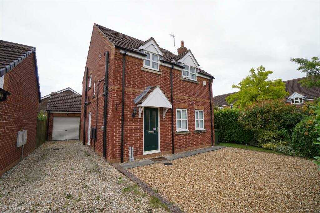 3 bedroom detached house for sale in Ash Drive, Gilberdyke, Brough, HU15