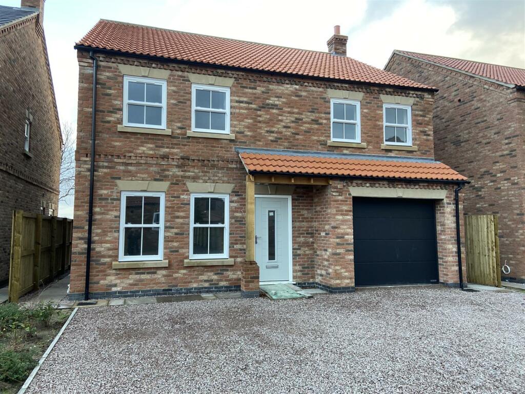 4 bedroom detached house for sale in Watson Drive, Eastrington, DN14
