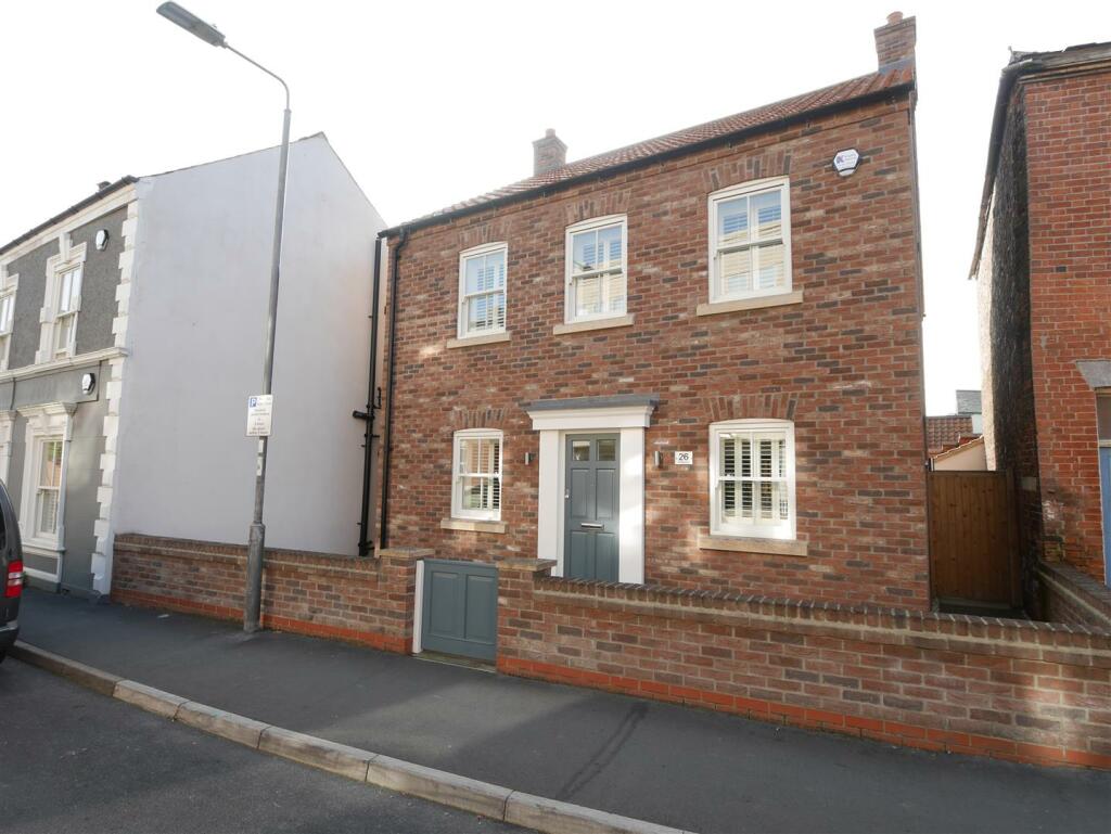 4 bedroom detached house for sale in Bridgegate, Howden, Goole, DN14
